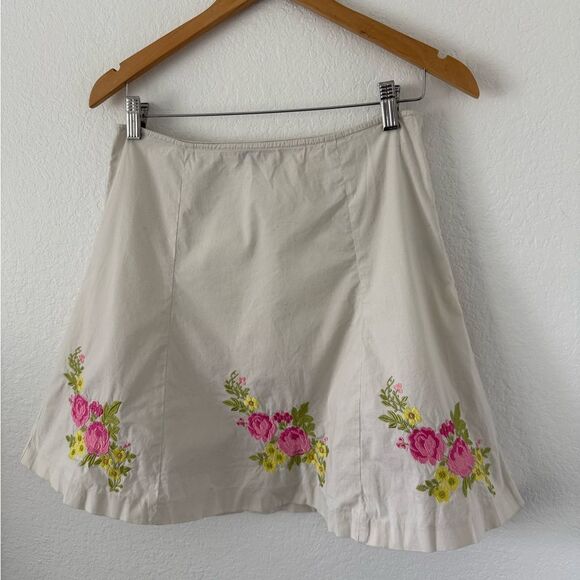 Betsey Johnson Vintage 90s /Y2K Foral Embroidered A-Line Skirt in Khaki - Size 6 - Picture 1 of 7